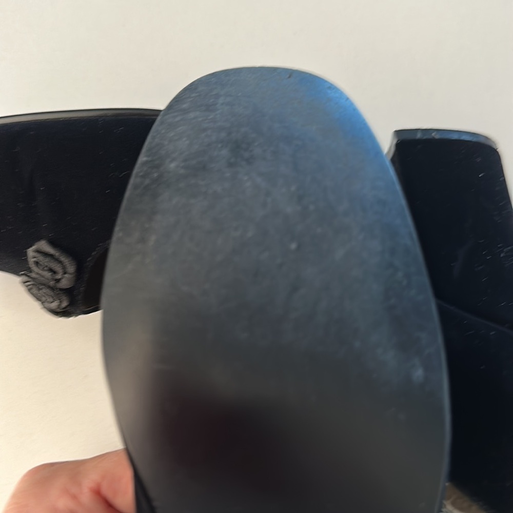 Unlisted by Kenneth Cole Black Velvet Pumps with Rosettes Square Toe Size 9 - Picture 4 of 5